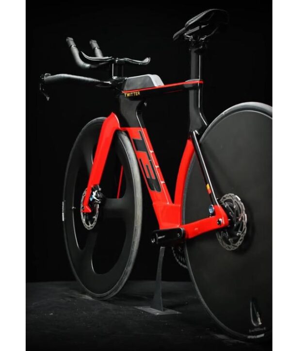 Bike T3 Velo Aero Carbone pour Triathlon et Ironman.jpg