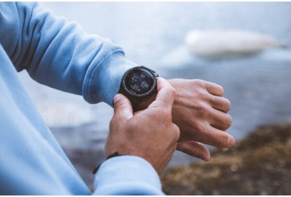 Polar Grit X Pro avec GPS multi satellites et suivi sportif complet.jpg