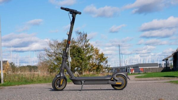 Trottinette electrique Segway MAX G2 E haute performance.jpg