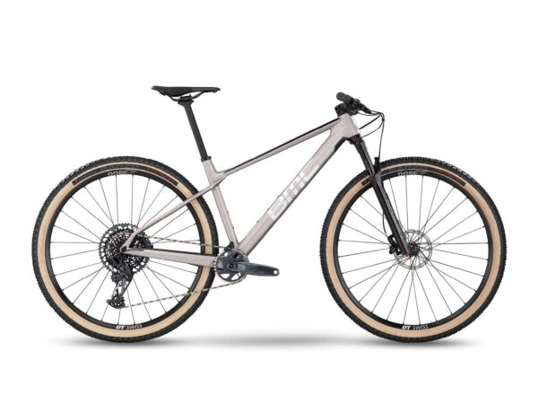 VTT BMC Twostroke 01 Three carbone premium pour marathon XC.jpg