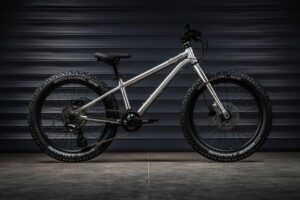 VTT enfant EARLY RIDER Seeker 20 aluminium ultra leger.jpg